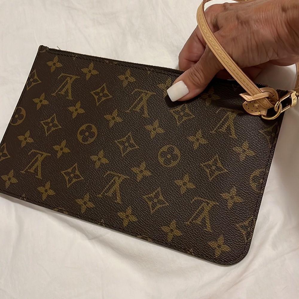 BRAND NEW Louis Vuitton Monogram zip wristlet Authentic